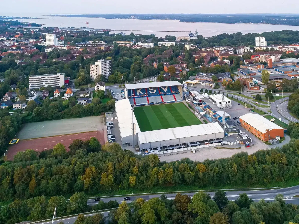 Holstein Kiel fast på kvalplats efter segerlös start