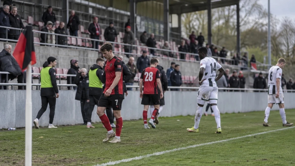 Freiburg besegrar Mönchengladbach med 5-0 och behåller förstaplatsen