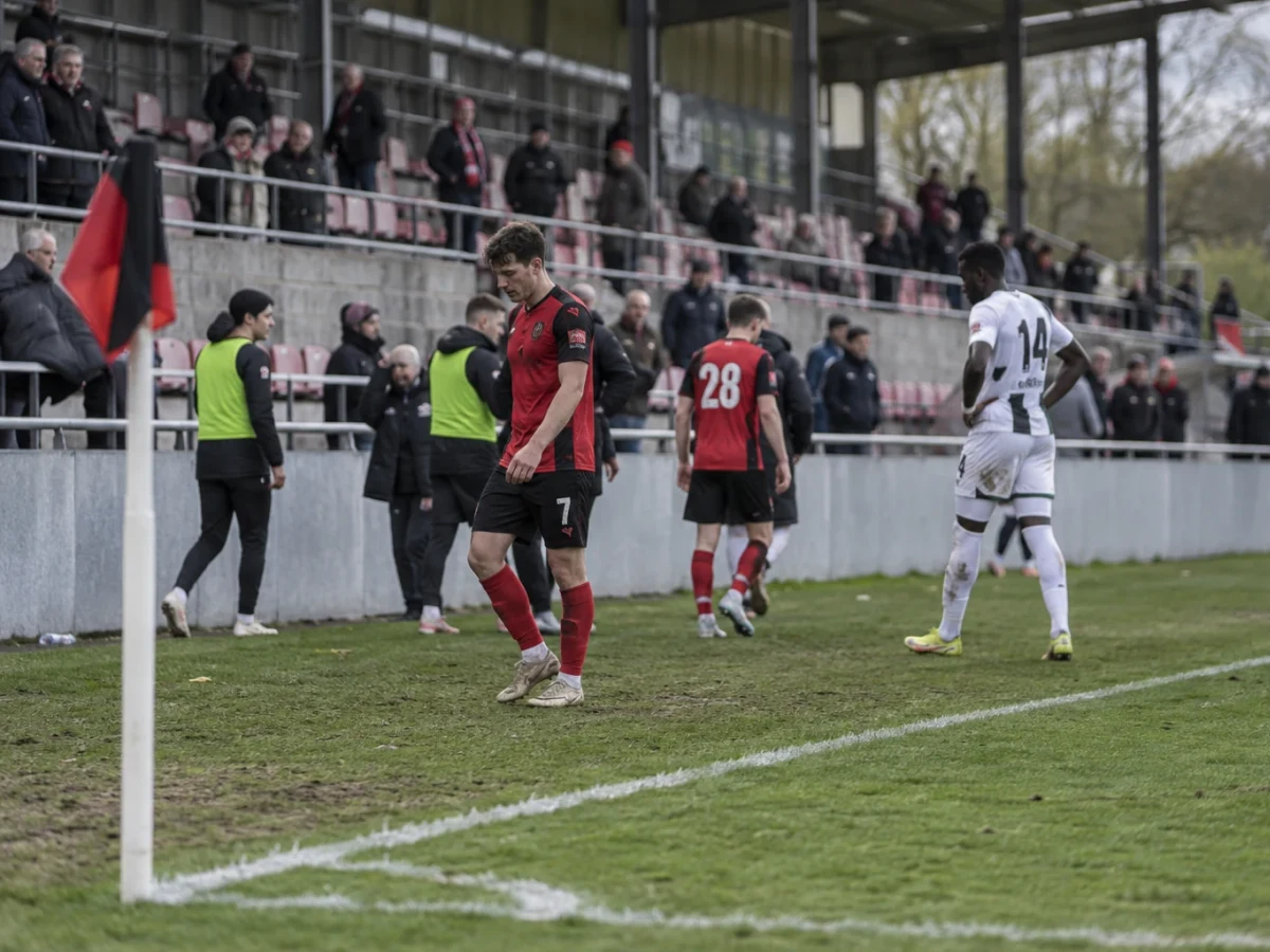 Freiburg besegrar Mönchengladbach med 5-0 och behåller förstaplatsen