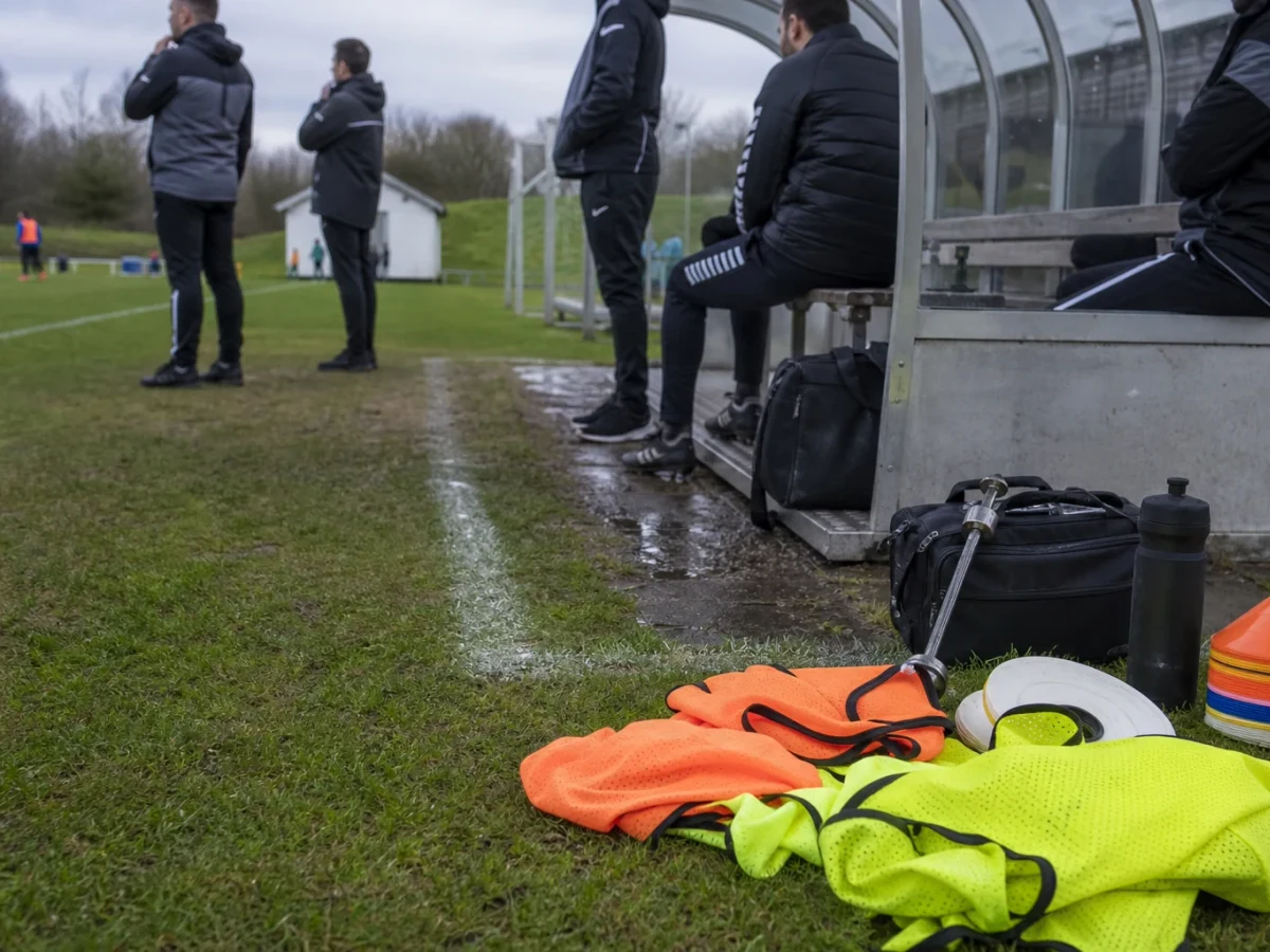 Ole Book stannar hemma när Dortmund åker till Japan