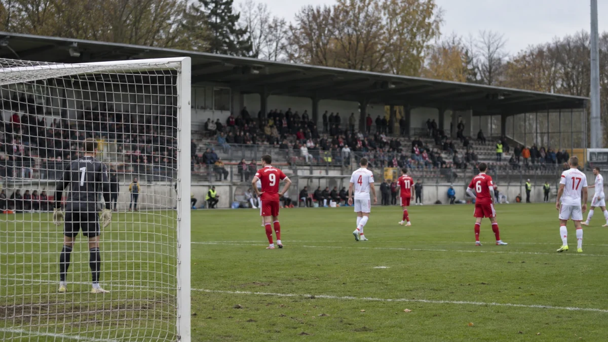 Bayern München slår Köln med 5-2 och behåller förstaplatsen