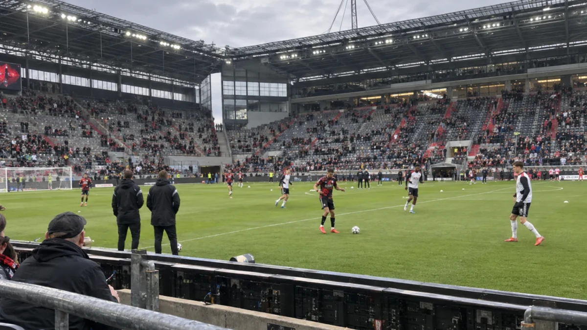 Leverkusen kan gå förbi Frankfurt i tabellstriden