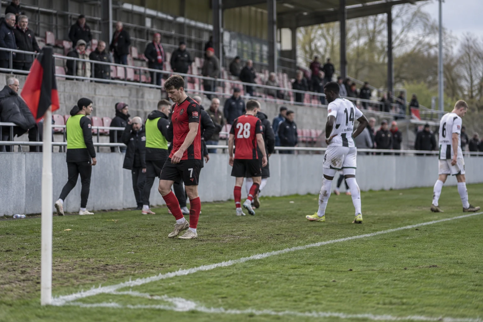 Freiburg besegrar Mönchengladbach med 5-0 och behåller förstaplatsen