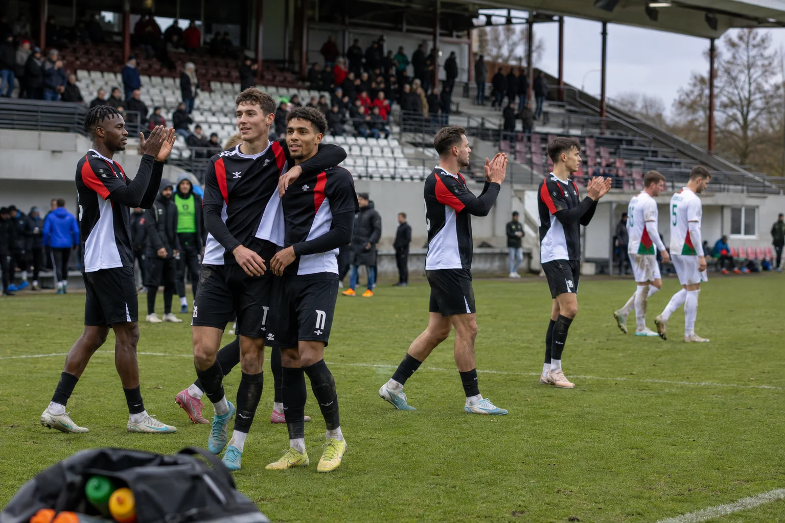 Augsburg krossade Frankfurt och gick upp i topp